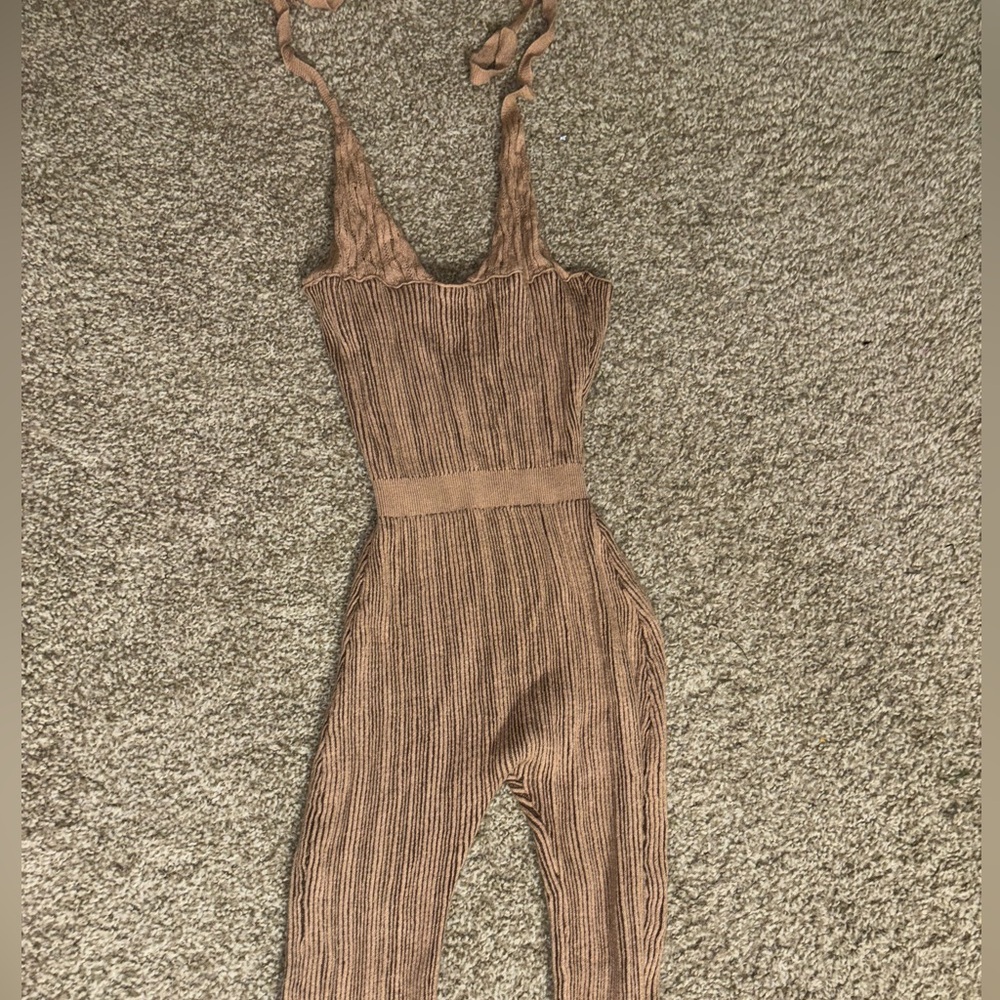 PrettyLittleThing Nude Ribbed Jumpsuit - Picture 2 of 2